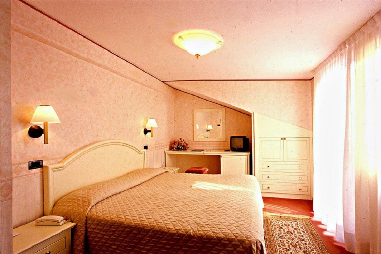 Hotel Carlton Capri Venice Room photo